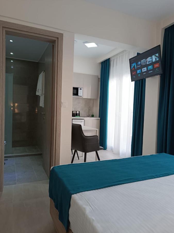 Navarino Luxe Suites With Sea View Peraia  Exterior photo