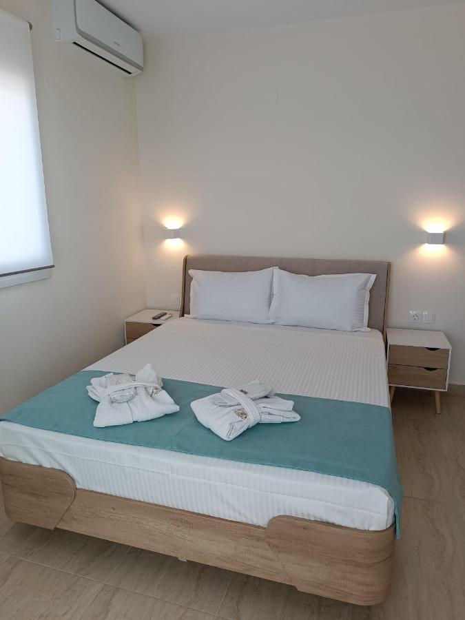 Navarino Luxe Suites With Sea View Peraia  Exterior photo