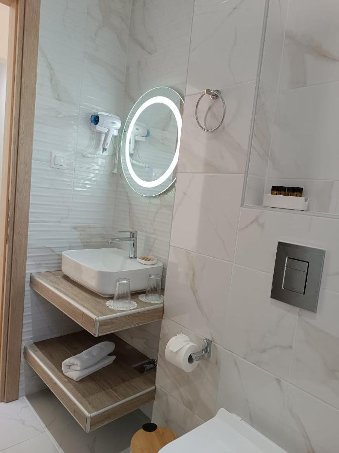 Navarino Luxe Suites With Sea View Peraia  Exterior photo