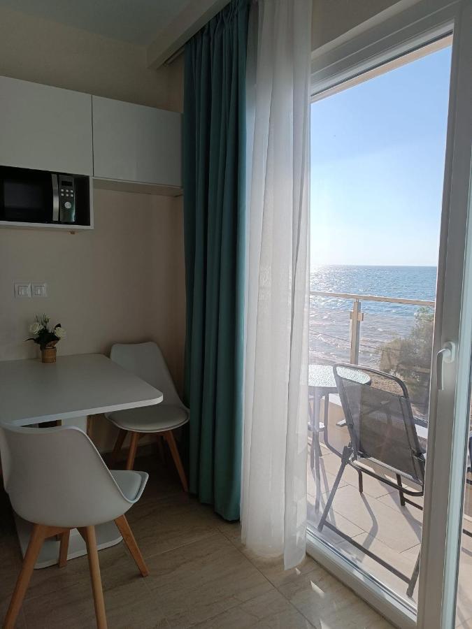 Navarino Luxe Suites With Sea View Peraia  Exterior photo