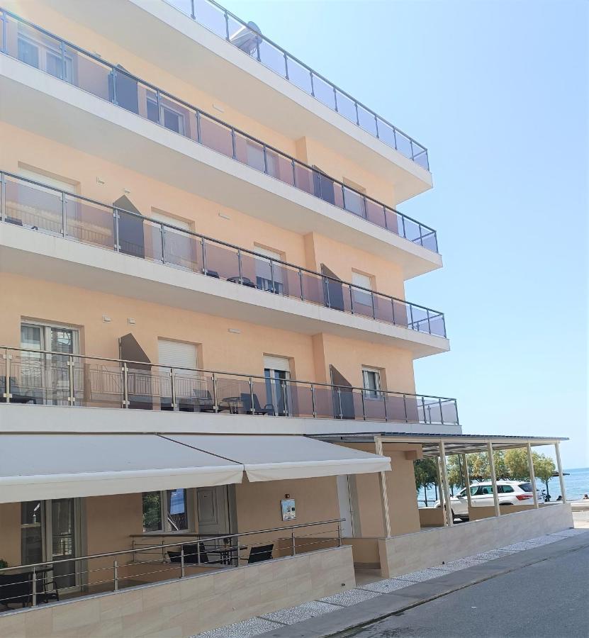 Navarino Luxe Suites With Sea View Peraia  Exterior photo